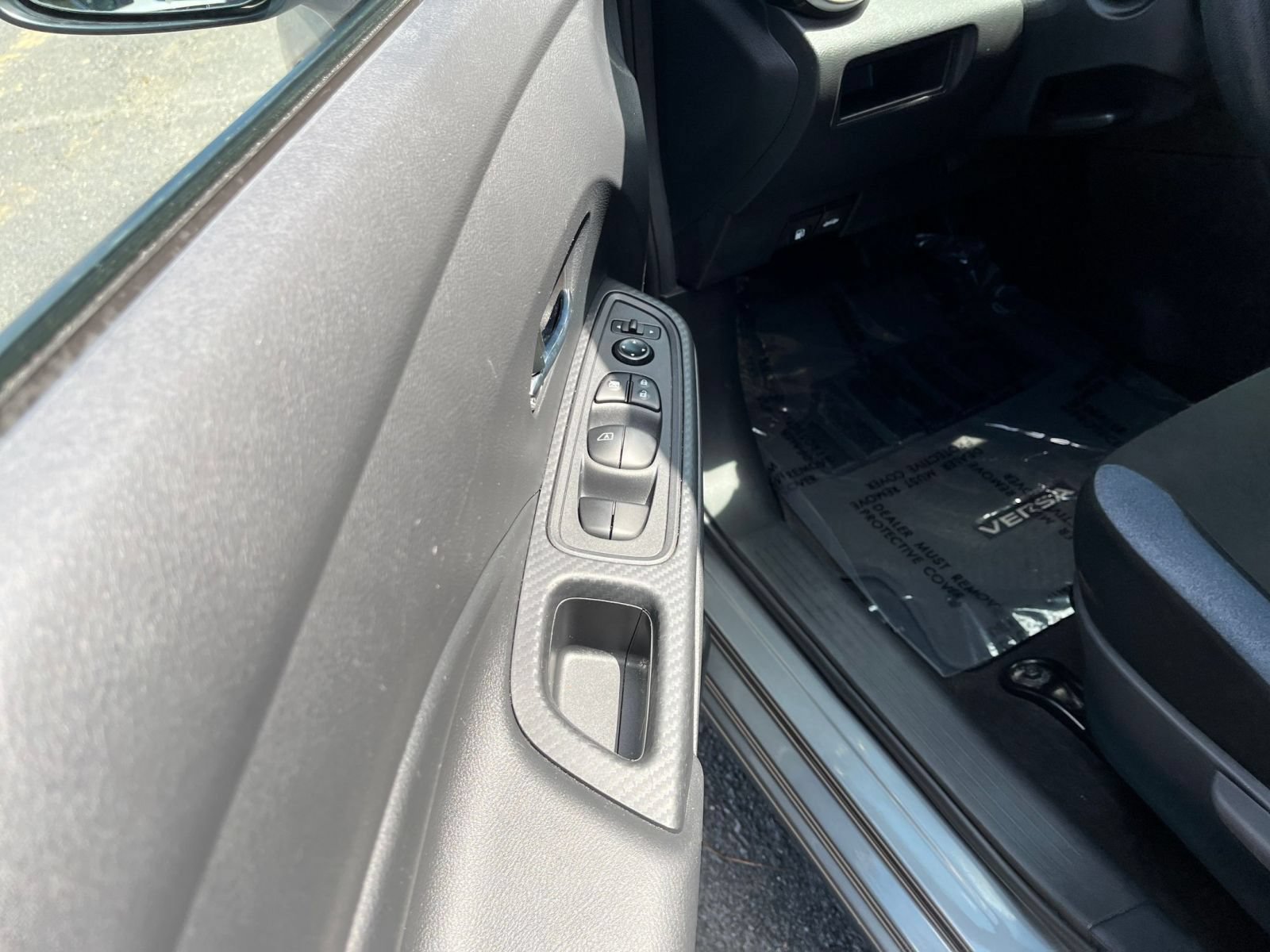 Used 2025 Nissan Versa SV FWD image 21