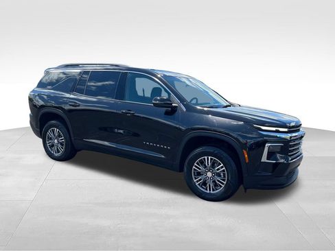 Used 2025 Chevrolet Traverse LT FWD image 7