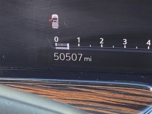 Certified 2021 Cadillac Escalade Premium Luxury w/ Driver Assist Tech Package image 26