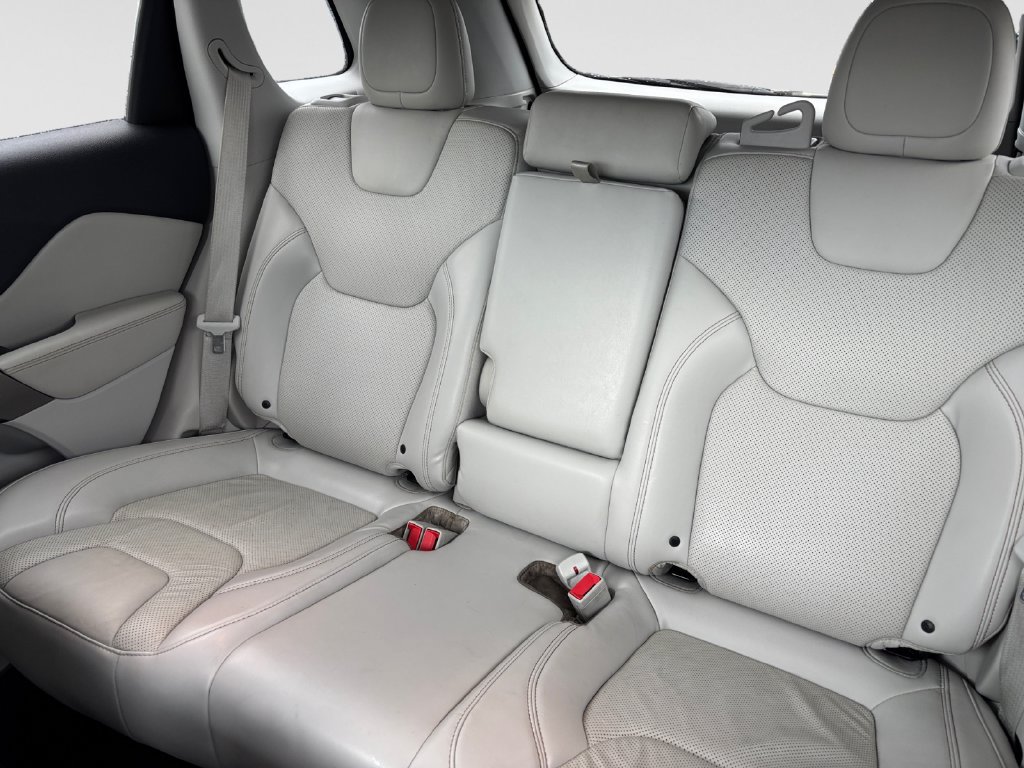 Used 2019 Jeep Cherokee Limited AWD/4WD image 13