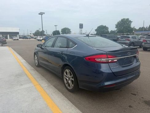 Used 2018 Ford Fusion SE w/ Equipment Group 201A FWD image 10
