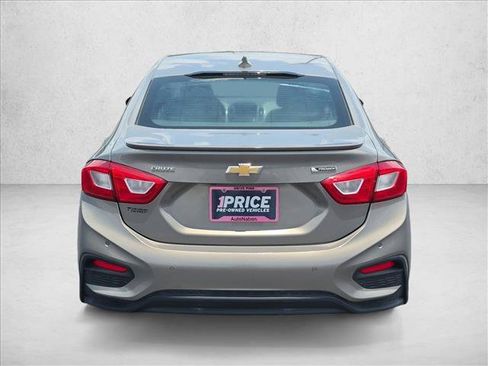 Used 2018 Chevrolet Cruze Premier FWD image 7