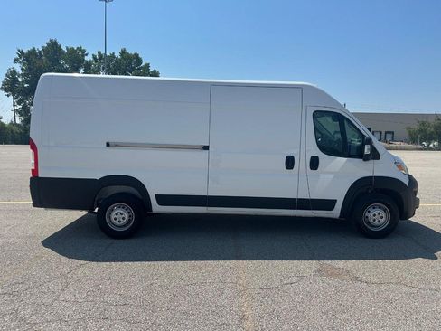 Used 2024 RAM ProMaster 3500 w/ Premium Convenience Group FWD image 3