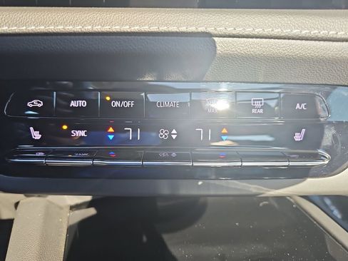 Certified 2021 Buick Envision Essence w/ Technology Package I AWD/4WD image 26