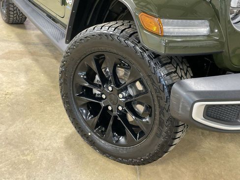 Used 2021 Jeep Wrangler Unlimited Sahara w/ Cold Weather Group AWD/4WD image 11