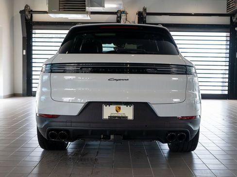 New 2025 Porsche Cayenne image 9