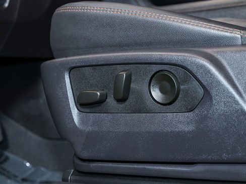 Used 2025 GMC Sierra 3500 AT4 w/ AT4 Premium Plus Package image 26