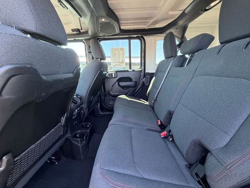 Used 2025 Jeep Wrangler Unlimited Rubicon AWD/4WD image 24
