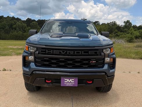 Used 2024 Chevrolet Silverado 1500 Custom Trail Boss w/ LPO, Dark Essentials Package AWD/4WD image 2