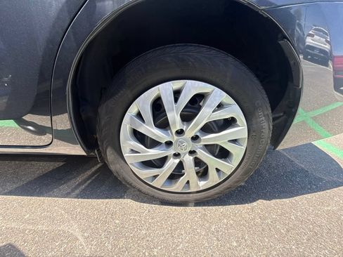 Used 2018 Toyota Corolla LE FWD image 12