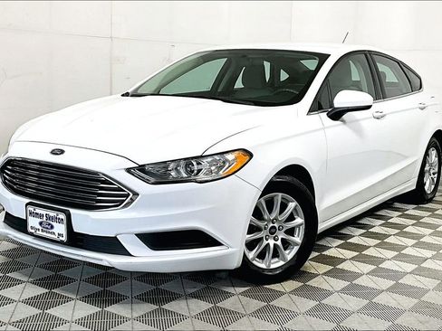 Used 2018 Ford Fusion S image 2