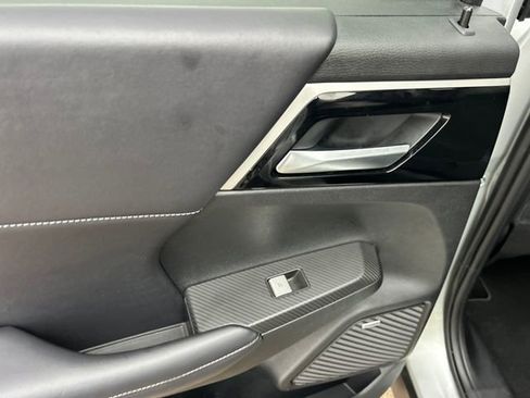 Used 2025 Mitsubishi Outlander SE image 44