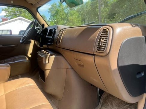 Used 2000 Dodge B1500 image 21