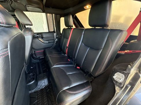 Used 2017 Jeep Wrangler Unlimited Rubicon AWD/4WD image 23