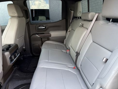 Used 2022 GMC Sierra 1500 SLT w/ SLT Premium Package AWD/4WD image 6