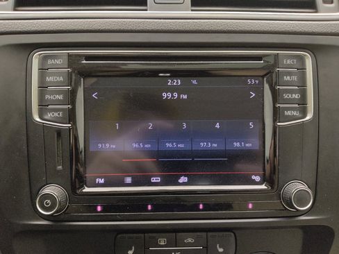 Used 2017 Volkswagen Jetta SE image 25