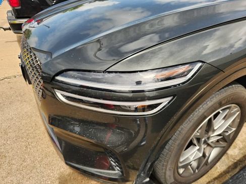 Used 2025 Genesis GV70 2.5T AWD/4WD image 5