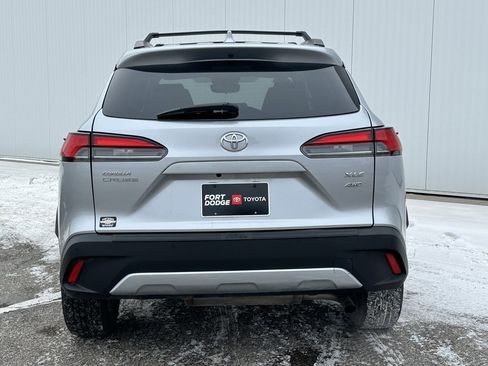 Used 2024 Toyota Corolla Cross XLE image 4