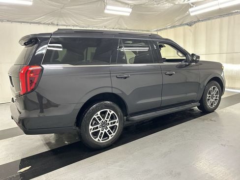 Used 2025 Ford Expedition Active AWD/4WD image 2