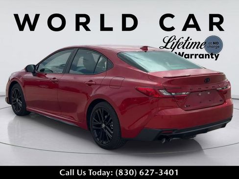 Used 2026 Toyota Camry Hybrid FWD image 5