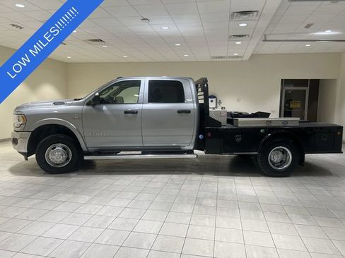 Used 2020 RAM 3500 Tradesman w/ Chrome Appearance Group RWD image 2