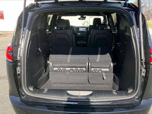 New 2026 Chrysler Pacifica Select FWD image 24