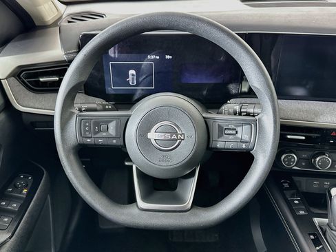 Used 2025 Nissan Kicks SV AWD/4WD image 17