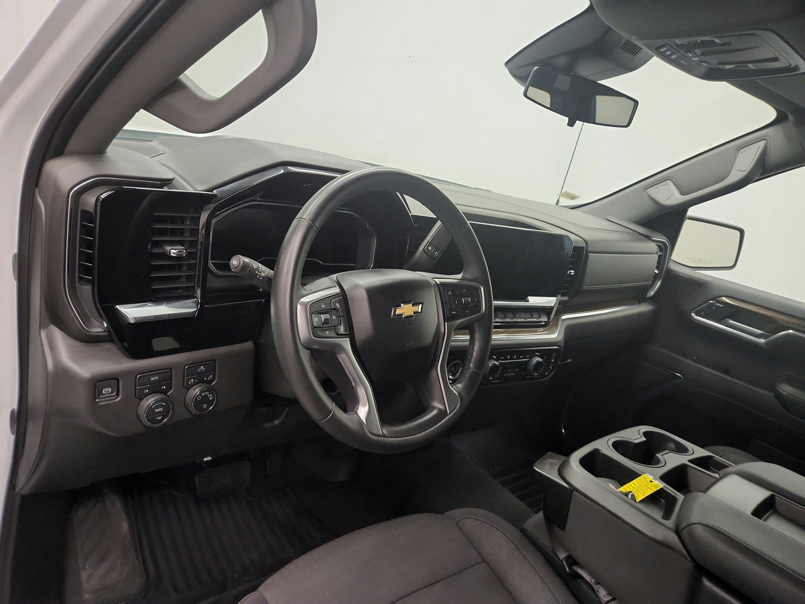 Used 2024 Chevrolet Silverado 1500 LT AWD/4WD image 18