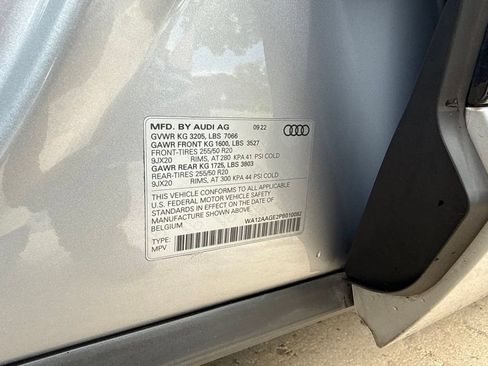 Used 2023 Audi e-tron Premium Plus w/ Premium Plus Package AWD/4WD image 30