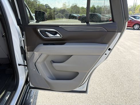 Used 2024 GMC Yukon SLT w/ SLT Luxury Package image 20