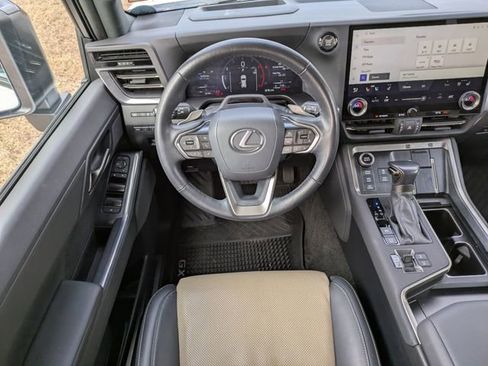 Used 2024 Lexus GX 550 image 14