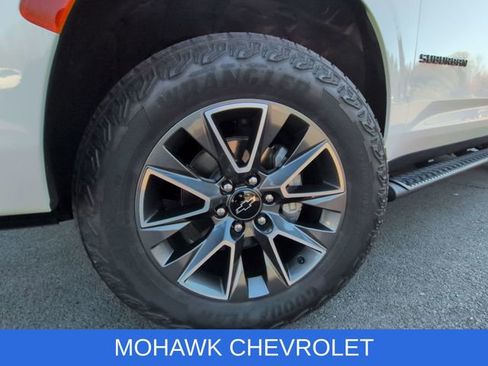Used 2024 Chevrolet Suburban Z71 w/ Luxury Package AWD/4WD image 35