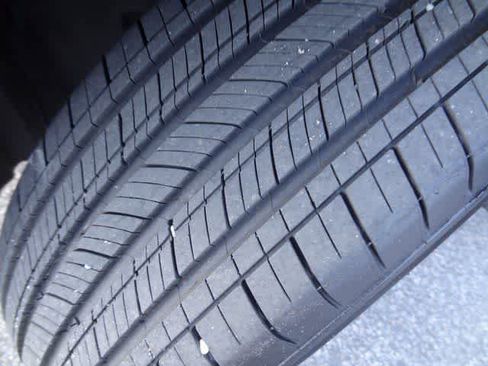 Used 2025 Toyota Corolla Cross LE image 32