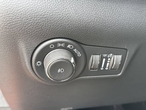 New 2026 Jeep Compass Trailhawk w/ Sun, Sound & Navigation Group AWD/4WD image 25