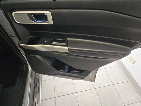 Used 2021 Ford Explorer Limited w/ Equipment Group 301A image 8