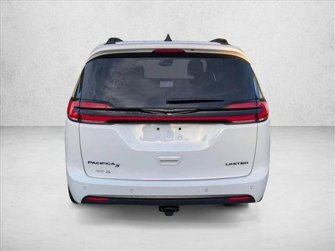 Used 2024 Chrysler Pacifica Limited w/ S Appearance Package FWD image 6