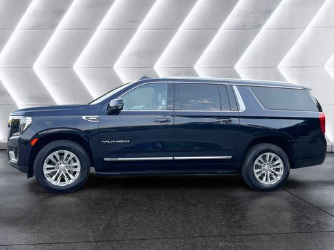 Used 2024 GMC Yukon XL SLT w/ SLT Luxury Package AWD/4WD image 3