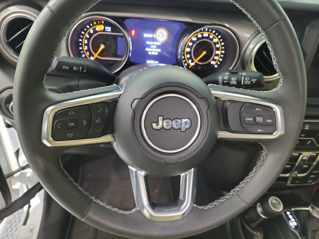 Used 2023 Jeep Wrangler Unlimited Sahara AWD/4WD image 15