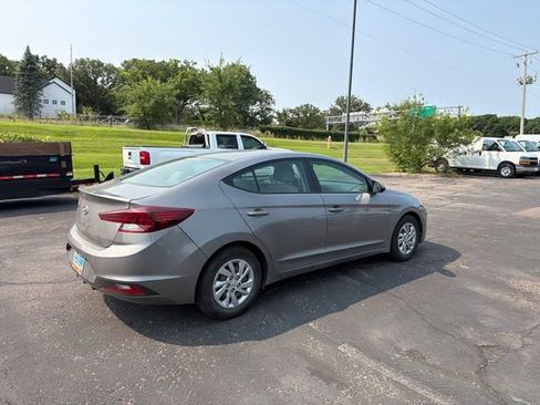 Used 2020 Hyundai Elantra SE FWD image 14