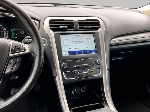 Used 2020 Ford Fusion SE FWD image 7