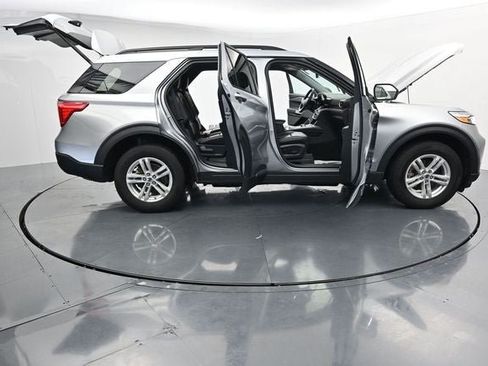Used 2024 Ford Explorer XLT w/ Equipment Group 202A AWD/4WD image 41