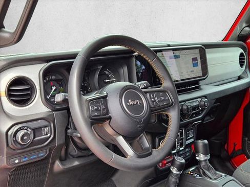 Used 2024 Jeep Wrangler Unlimited AWD/4WD image 9