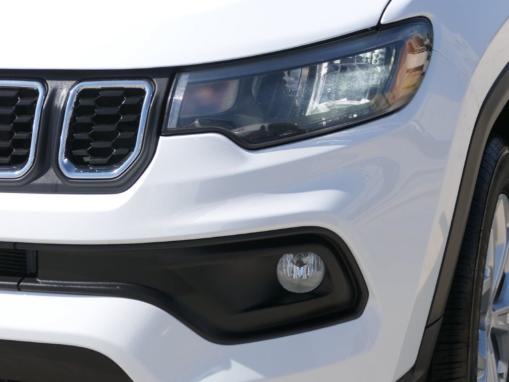 Used 2024 Jeep Compass Latitude AWD/4WD image 7