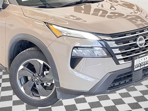 Used 2025 Nissan Rogue SV image 25