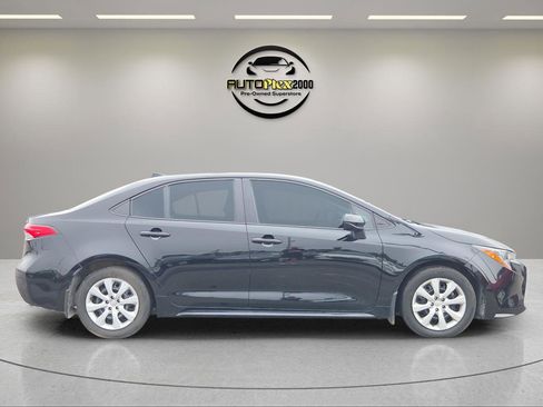 Used 2025 Toyota Corolla LE image 8