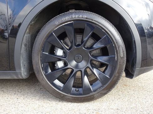 Used 2023 Tesla Model Y Long Range image 27