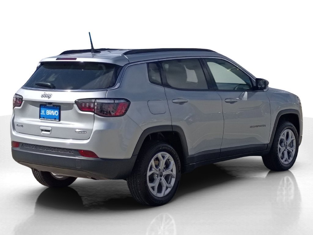 Used 2025 Jeep Compass Latitude AWD/4WD image 6