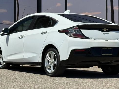 Used 2017 Chevrolet Volt LT w/ Comfort Package FWD image 8