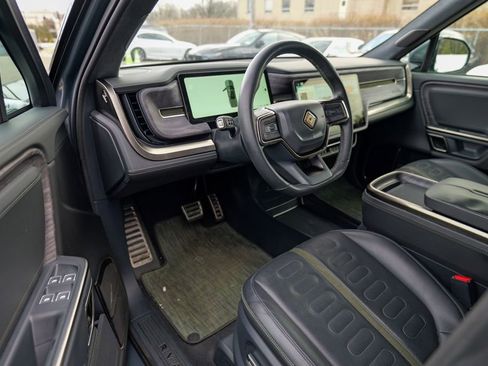Used 2022 Rivian R1T Adventure image 17