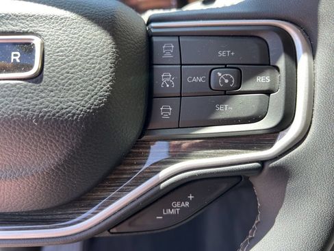 Certified 2022 Jeep Wagoneer Series II AWD/4WD image 14